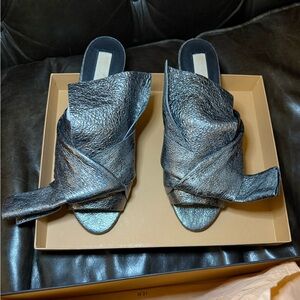 Elegant Women's Silver Textured Mules